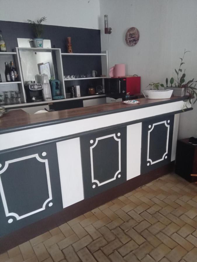 Aurelie Hotel Saint-Pierre-le-Moutier Bagian luar foto